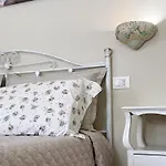 La Maison One לינה וארוחת בוקר 4*
