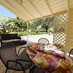 לינה וארוחת בוקר La Maison One קרוביניו