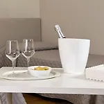 La Maison One 4* קרוביניו