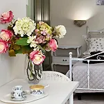 La Maison One לינה וארוחת בוקר