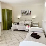 La Maison One 4*
