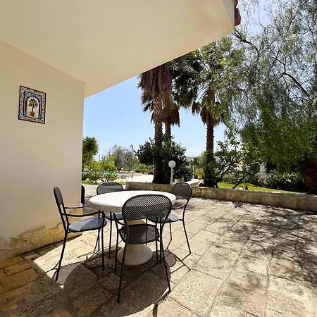 Bed & Breakfast La Maison One B&B 2*