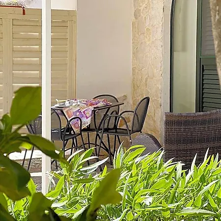 La Maison One 4* Каровиньо