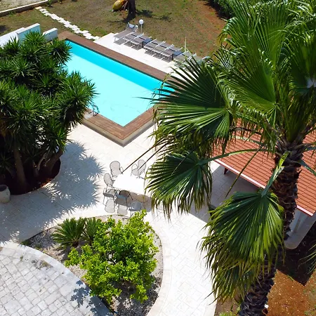 La Maison One 4*