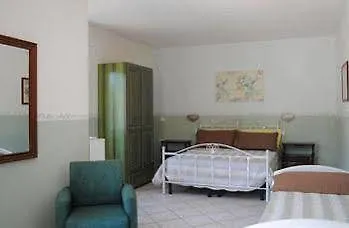 Bed & Breakfast La Maison One 4*