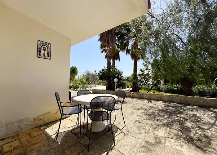 Bed & Breakfast La Maison One 4*